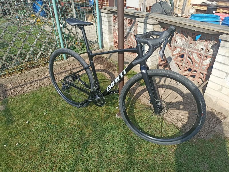 Gravel Giant Revolt 0, velikost M, model 2023, 2x11 Shimano GRX