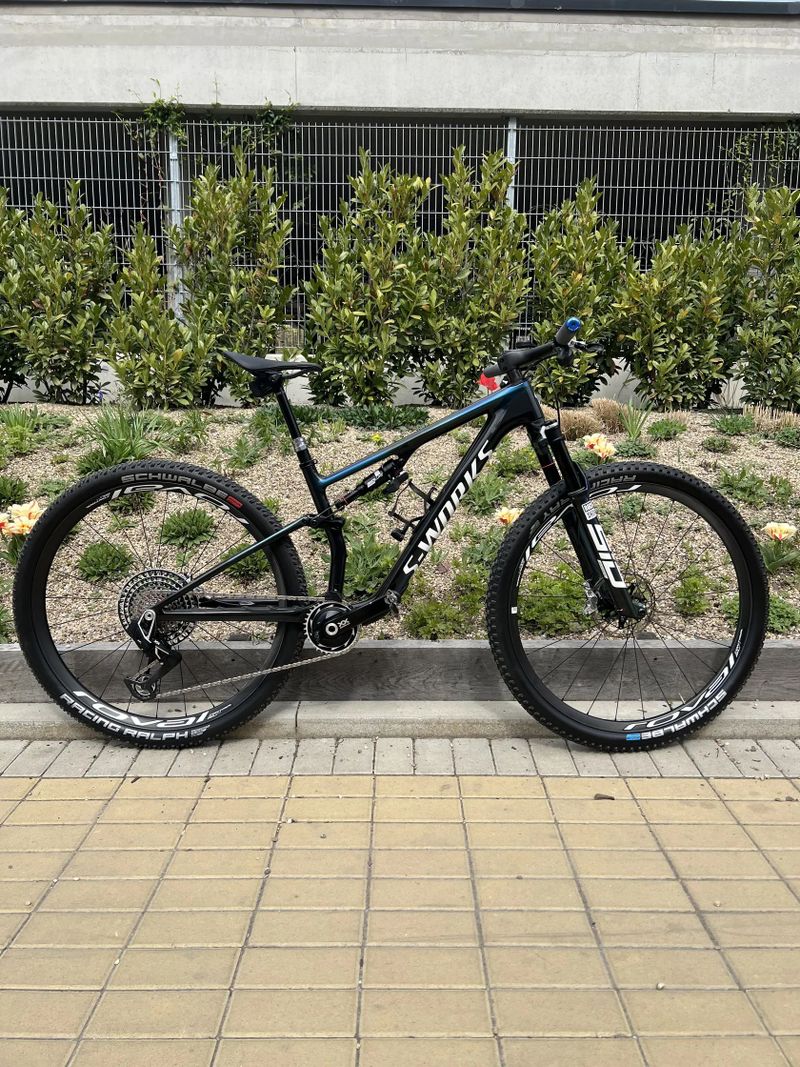Specialized S-Works Epic 8 Flight Attendant, vel M, 10,5 kg, najeto pouze 216km, záruka do 04/2026