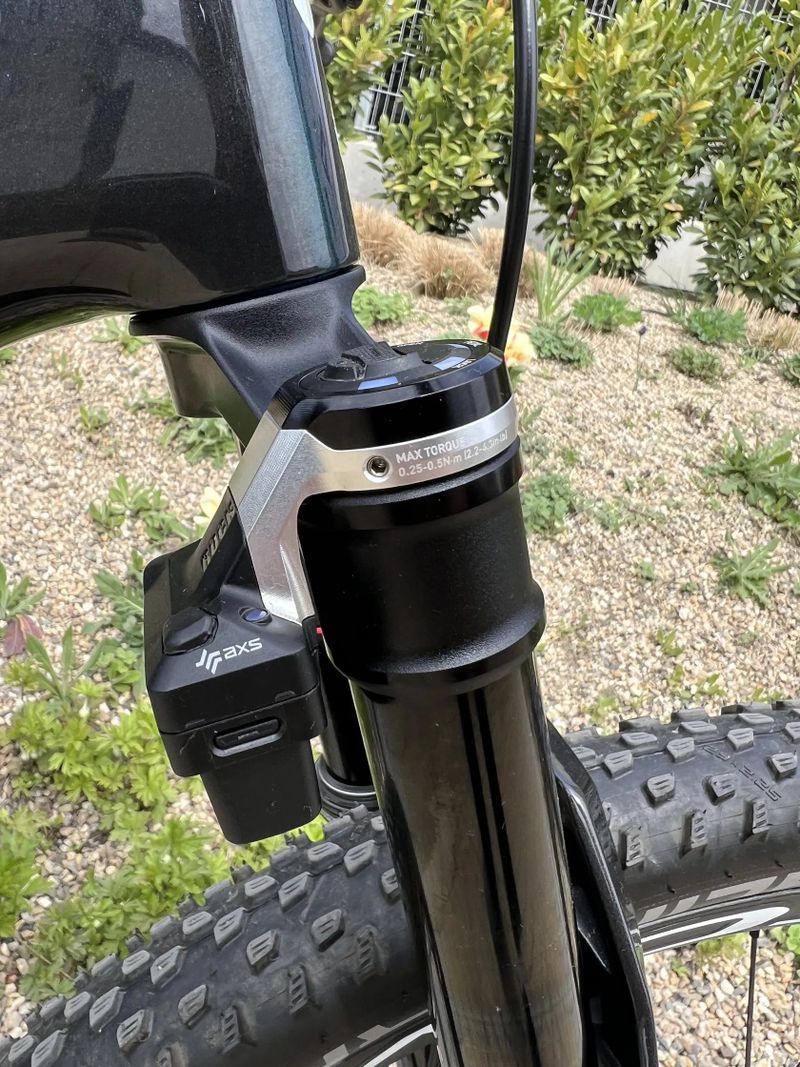 Specialized S-Works Epic 8 Flight Attendant, vel M, 10,5 kg, najeto pouze 216km, záruka do 04/2026