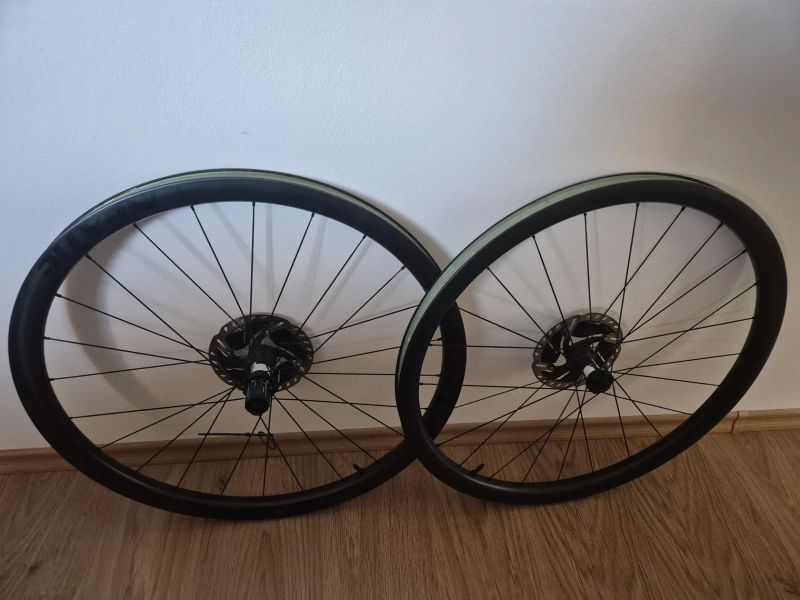 Prodám gravel kola na špičkových karbonových ráfcích Nextie NXT35CGX