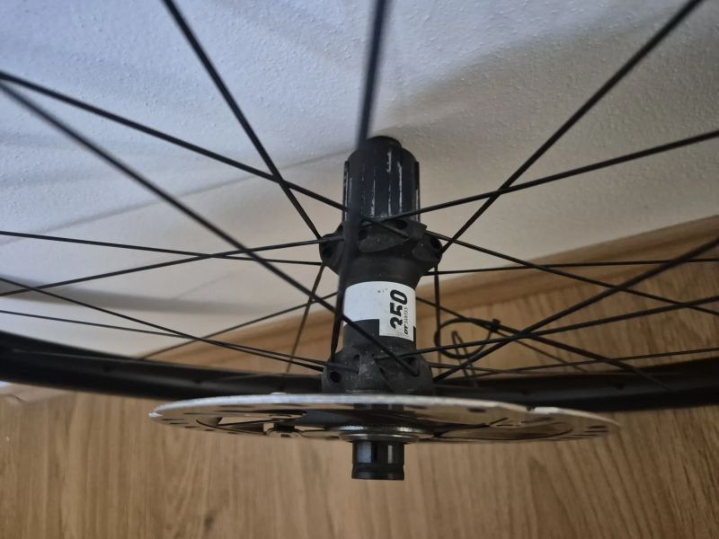 Prodám gravel kola na špičkových karbonových ráfcích Nextie NXT35CGX