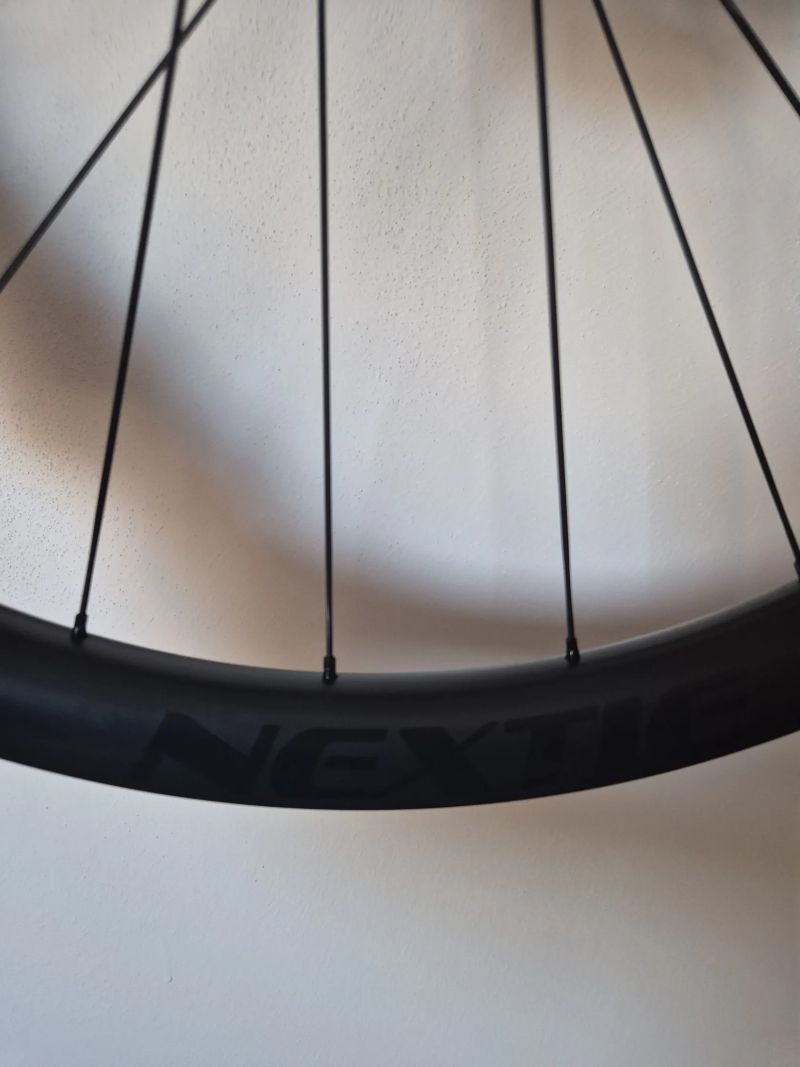 Prodám gravel kola na špičkových karbonových ráfcích Nextie NXT35CGX