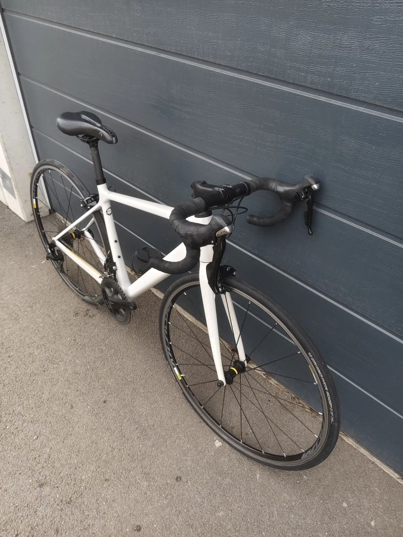 Karbonové silniční kolo Canyon