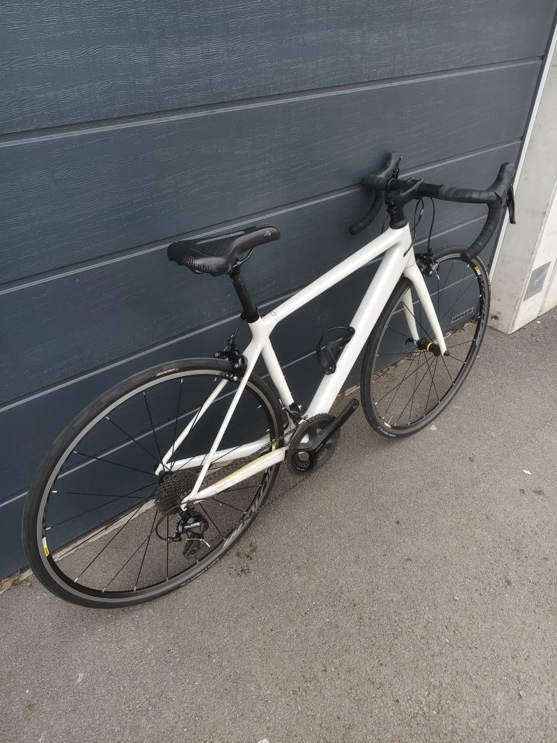 Karbonové silniční kolo Canyon