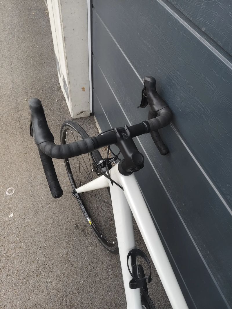 Karbonové silniční kolo Canyon