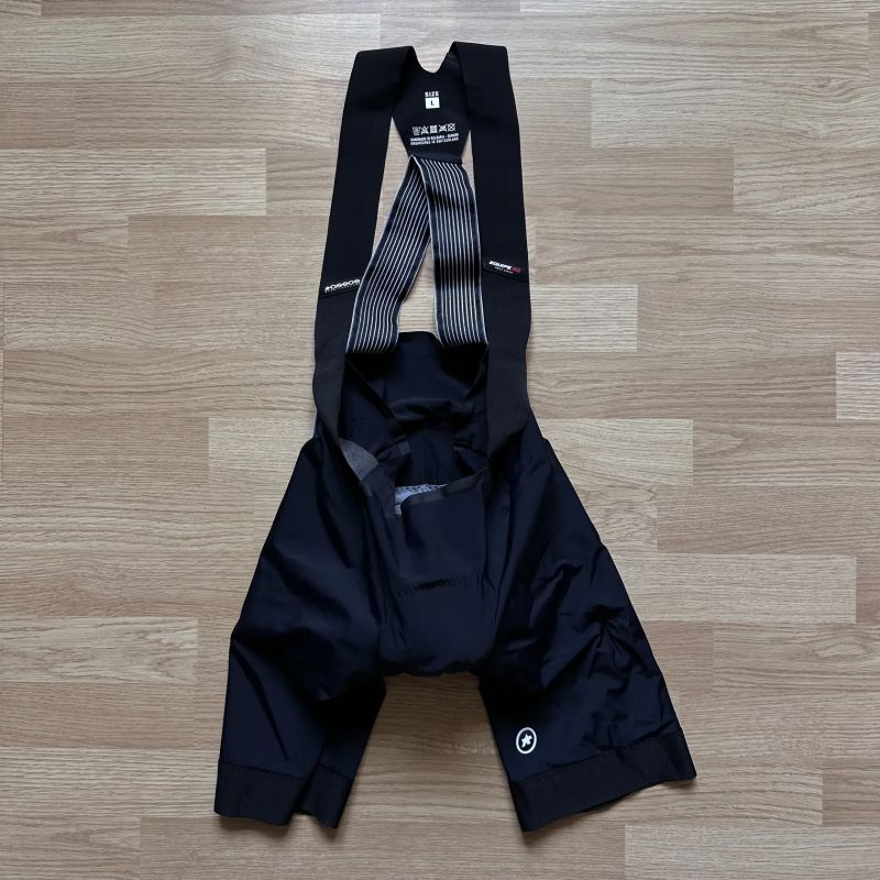 Cyklistické kraťasy Assos Equipe RS S9 Black Series velikost Large