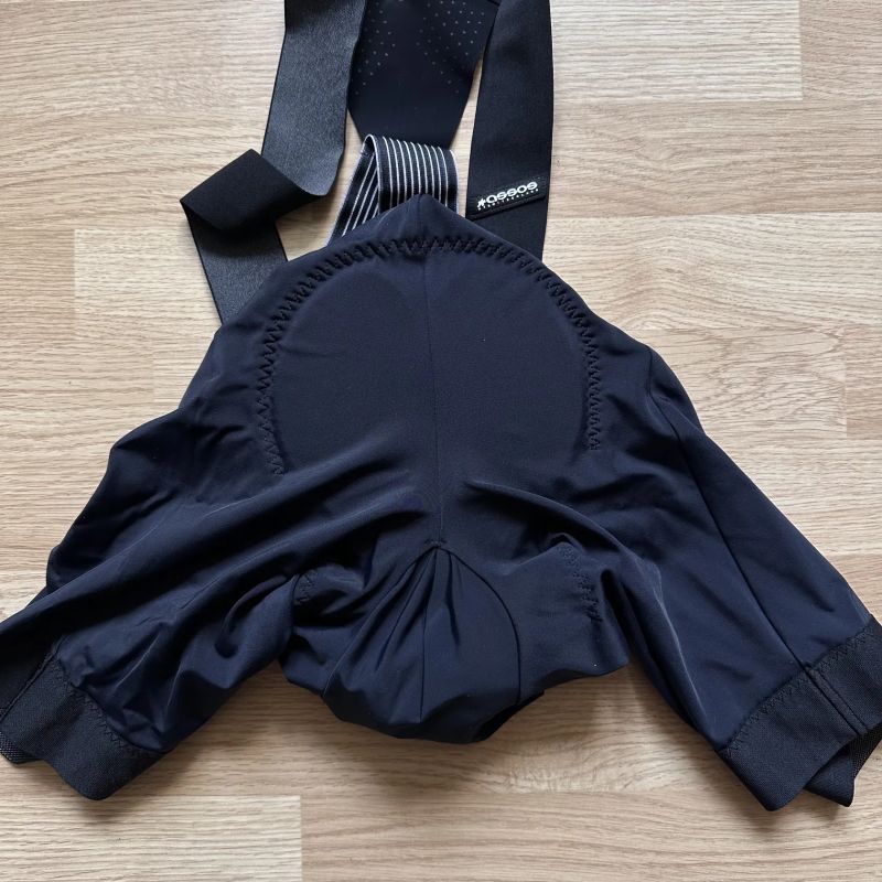 Cyklistické kraťasy Assos Equipe RS S9 Black Series velikost Large