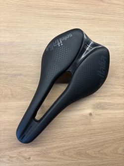 sedlo - Selle Italia Novus Evo Boost Superflow manganové - černé 233g