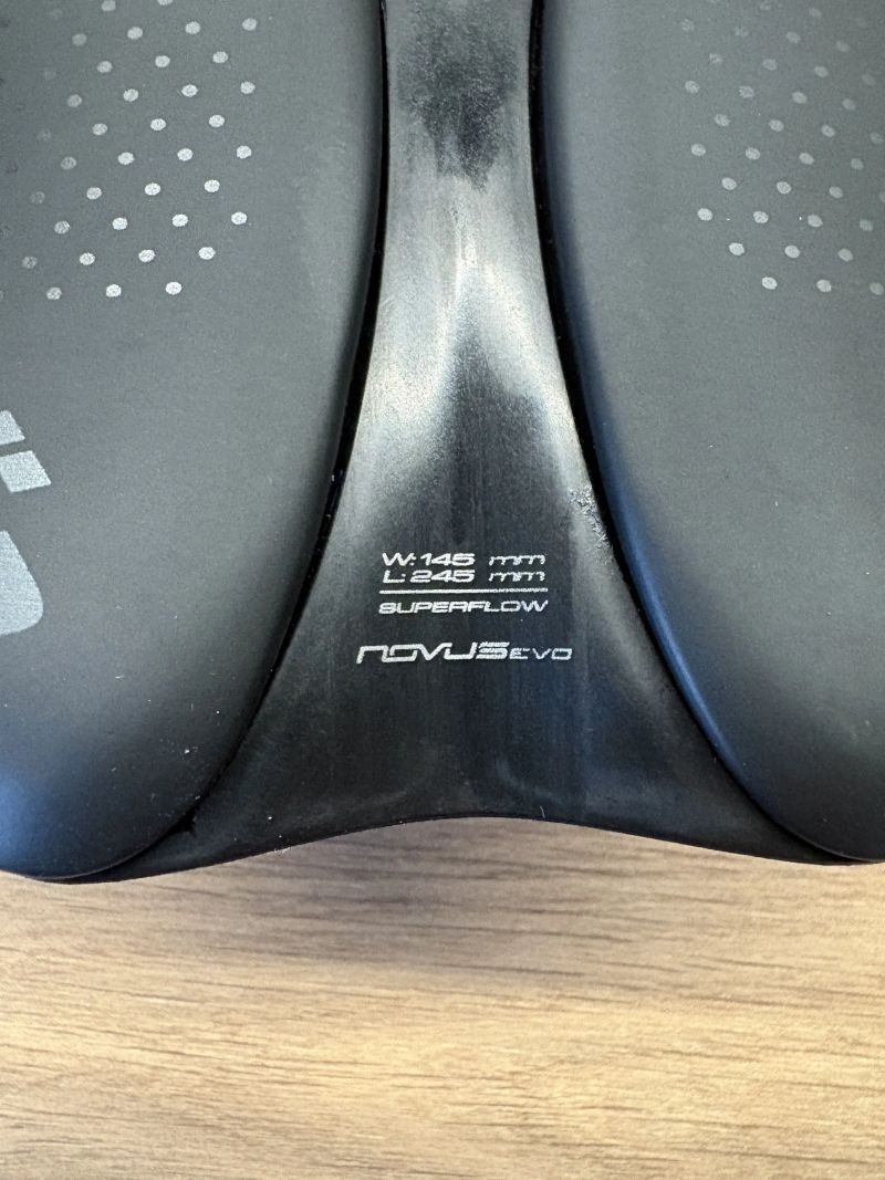 sedlo - Selle Italia Novus Evo Boost Superflow manganové - černé 233g
