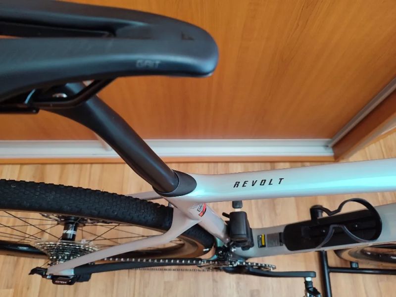 Giant Revolt Advanced 0