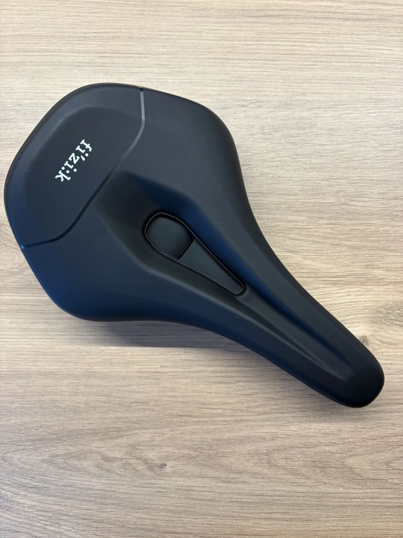 sedlo - Fizi:k Terra Aidon X5 sedlo- černé 284g