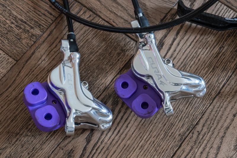 Formula Cura 4 s karbonovými páčkami