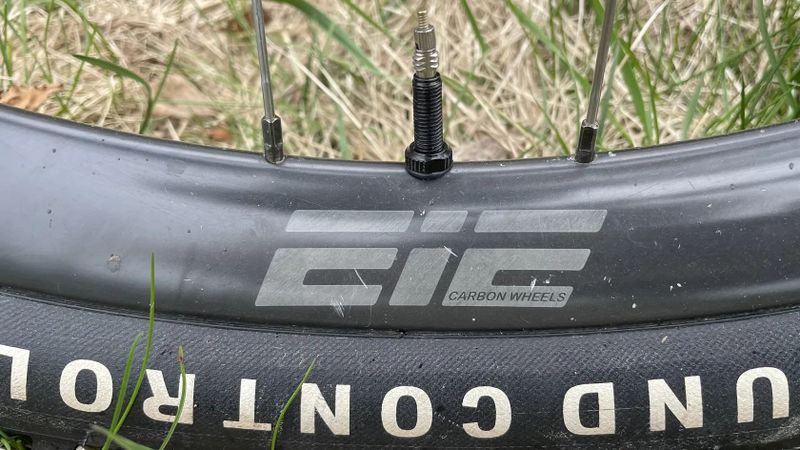 Jeronimo Txabardo + karbonová kola + Pike Ultimate + OneUp