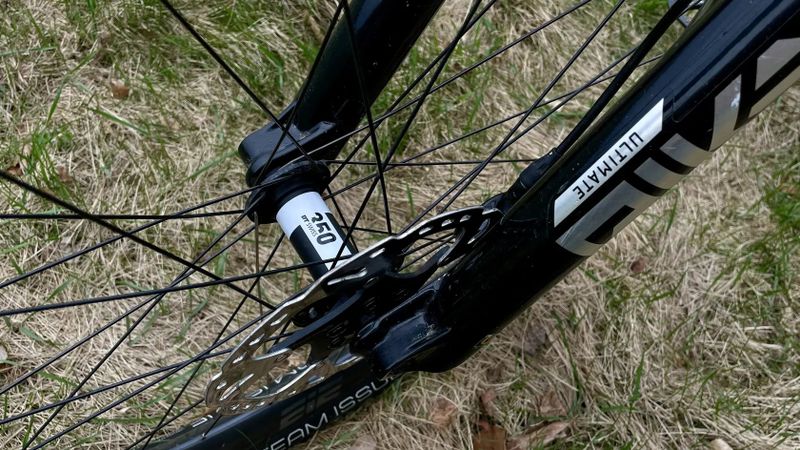 Jeronimo Txabardo + karbonová kola + Pike Ultimate + OneUp