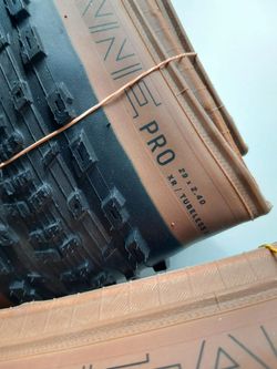 Pláště BONTRAGER 29 x 2.4 Nové