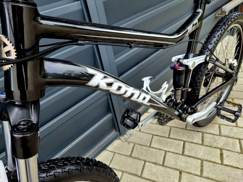 (73)Celoodpružené hliníkové kolo Kona