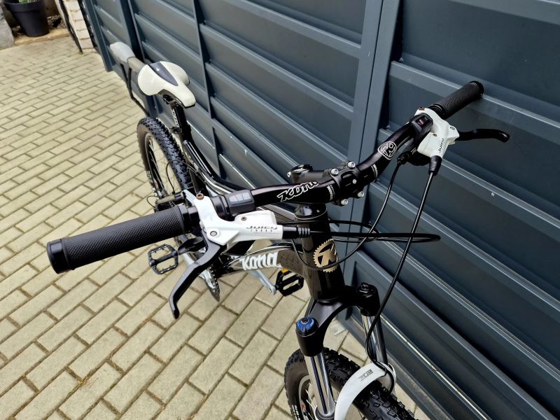 (73)Celoodpružené hliníkové kolo Kona