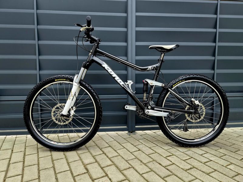 (73)Celoodpružené hliníkové kolo Kona