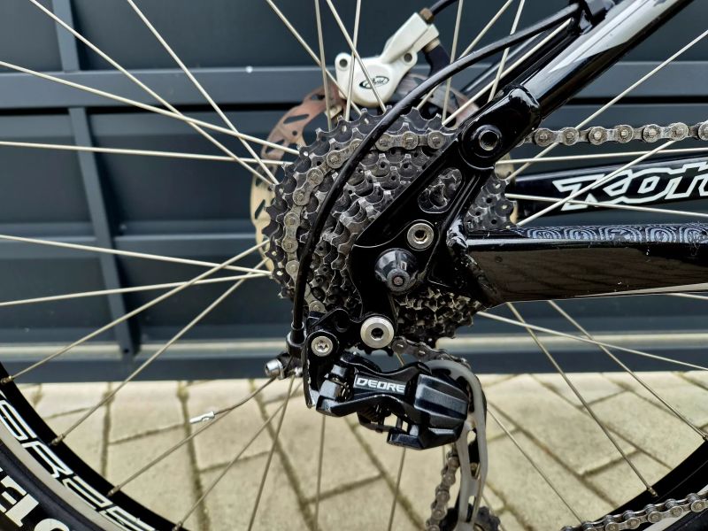 (73)Celoodpružené hliníkové kolo Kona