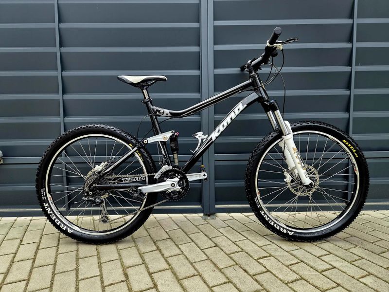 (73)Celoodpružené hliníkové kolo Kona