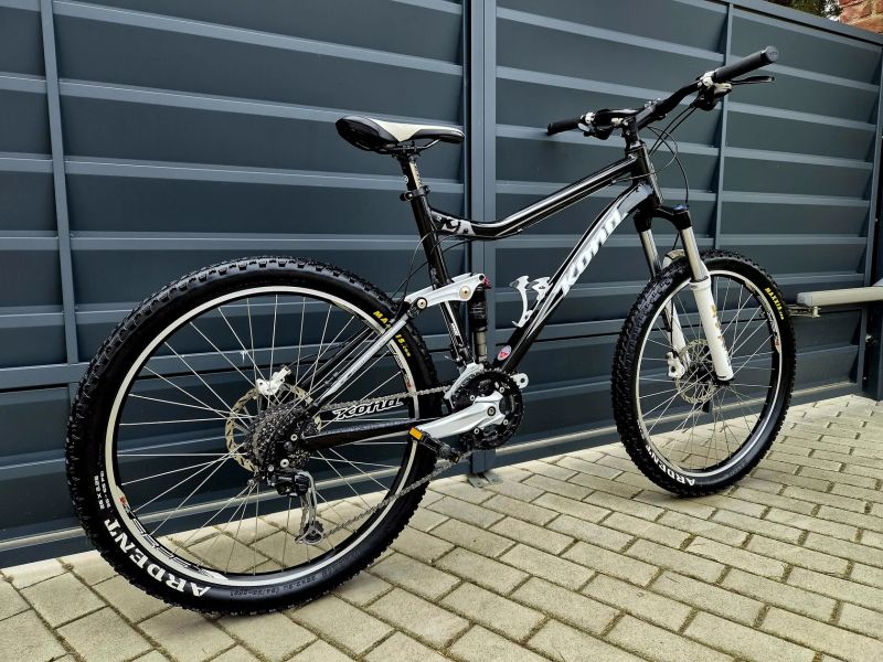 (73)Celoodpružené hliníkové kolo Kona