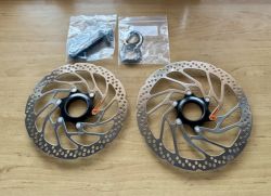 Brzdové kotouče Shimano 203 a 180 mm