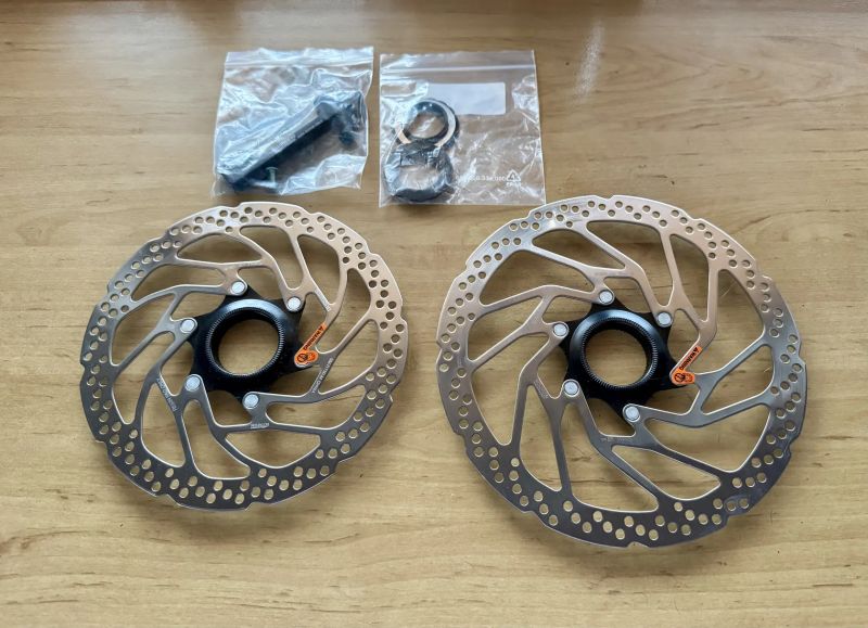 Brzdové kotouče Shimano 203 a 180 mm