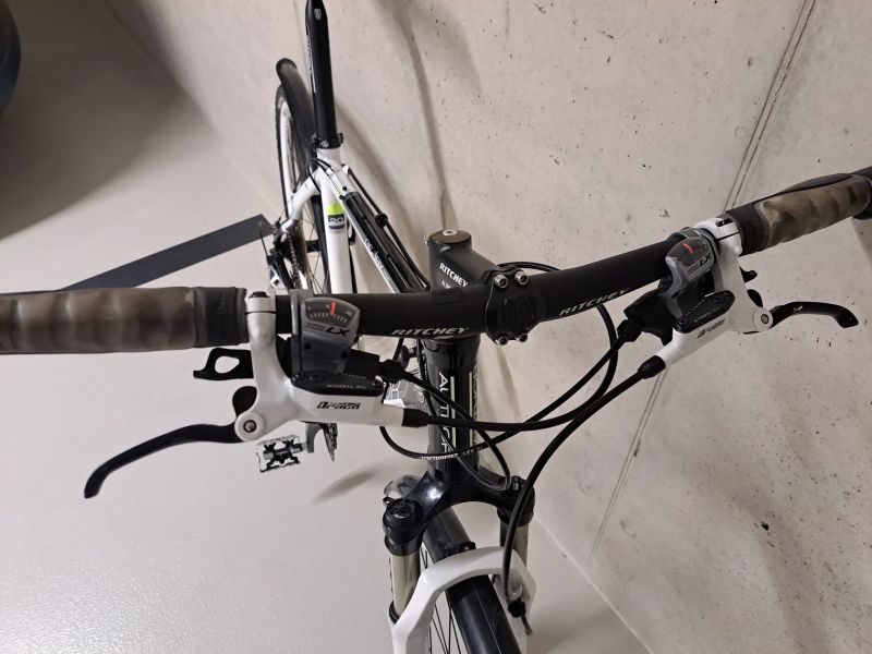 Mimořádně kvalitní pánské trekové kolo Author Codex Cross, 20"