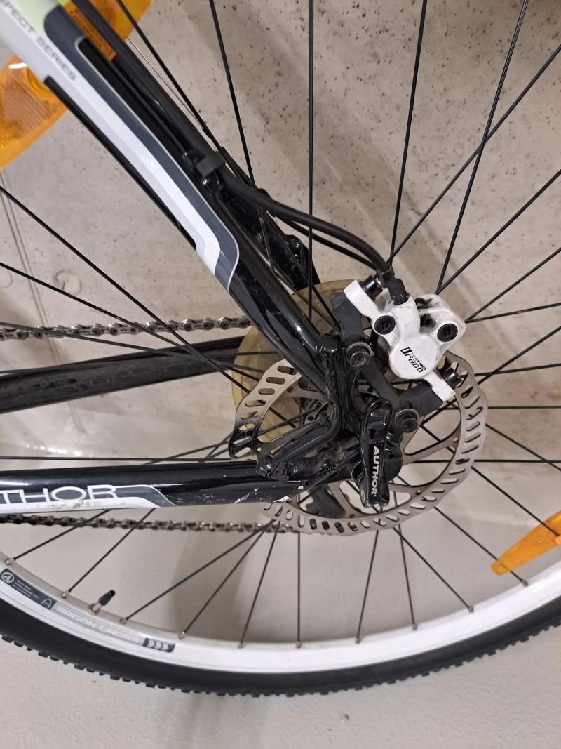 Mimořádně kvalitní pánské trekové kolo Author Codex Cross, 20"