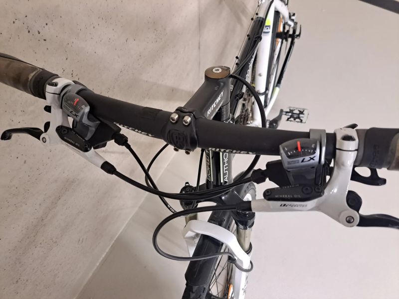 Mimořádně kvalitní pánské trekové kolo Author Codex Cross, 20"