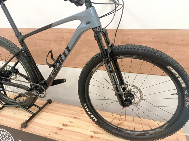 Giant XTC advanced 1.5 - karbonová kola Giant < 500 km