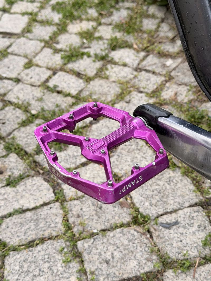 PRODÁM pedály Crankbrothers Stamp 7 – fialové, velikost Large