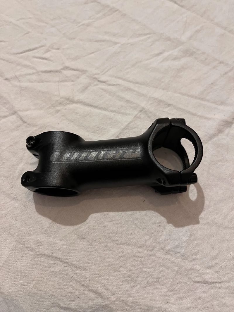 Představec černý 31,8mm delka 80mm +/-7’ Niner components