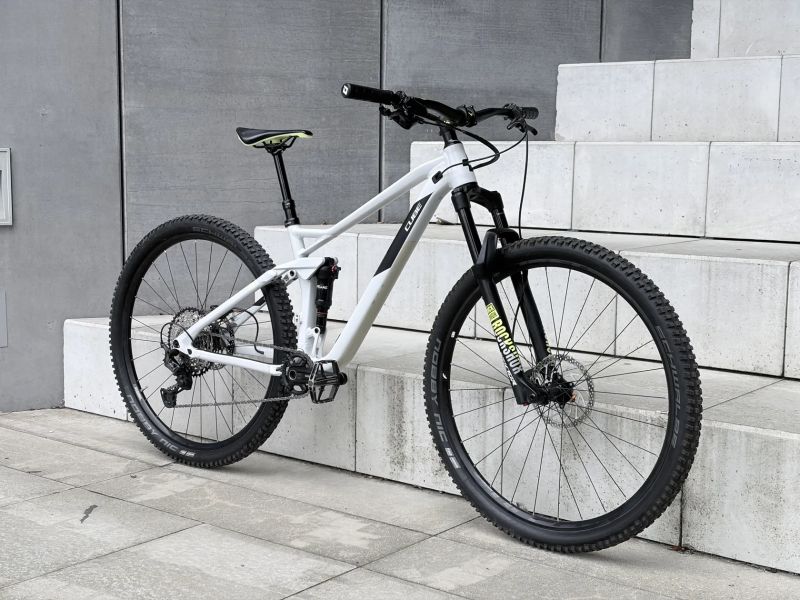 Cube Stereo 120 Race 29", vel. M, 2020