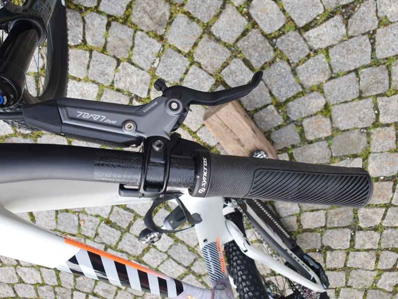 Scott Spark RC Team Issue 2025 vel.M do Srpna 2027 v záruce výrobce