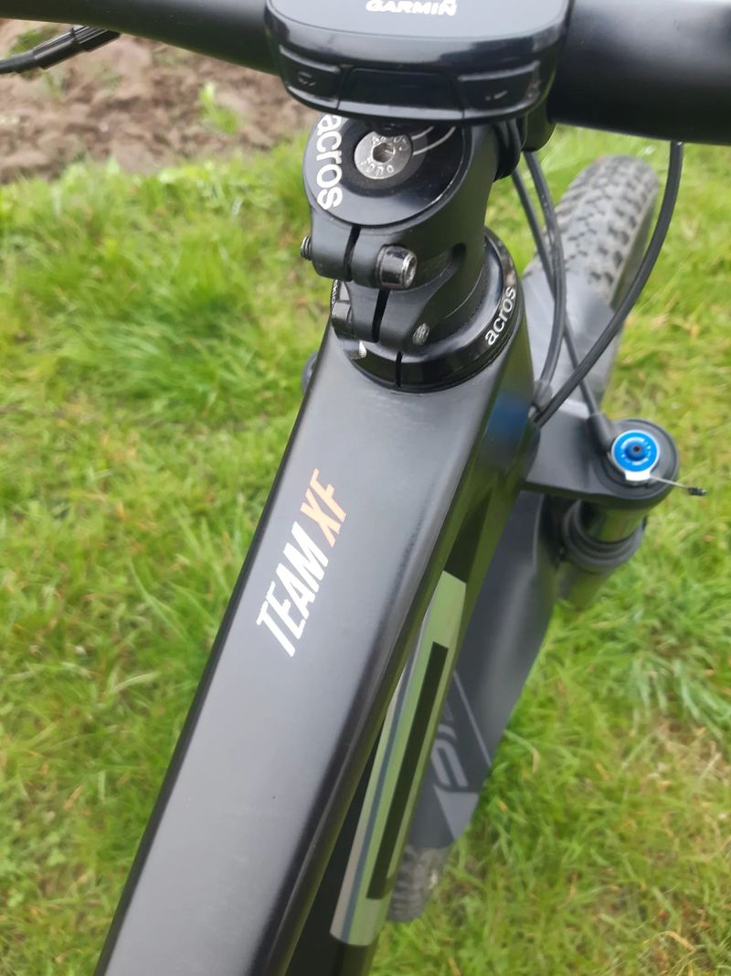 Superior TEAM XF Váha 10,7kg