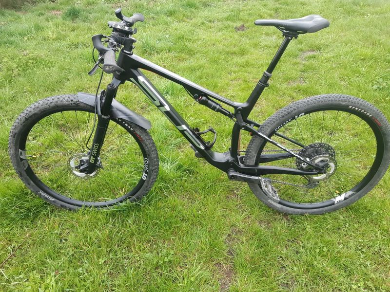 Superior TEAM XF Váha 10,7kg