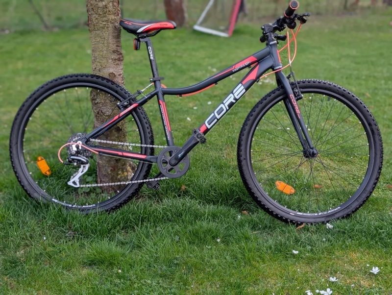 Horské kolo Core Razor VX2 – Shimano Acera, 1x8 – Velmi zachovalé