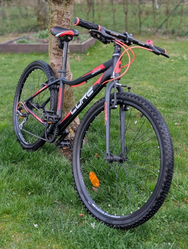 Horské kolo Core Razor VX2 – Shimano Acera, 1x8 – Velmi zachovalé