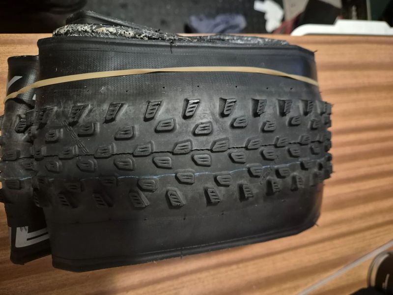 Schwalbe Racing Ralph a Racing Ray 29x 2.25 a Maxxis Rekon 29x 2.4