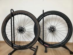 Pár kol Bontrager Aeolus Pro 3V TLR s náboji Rapid Drive 108