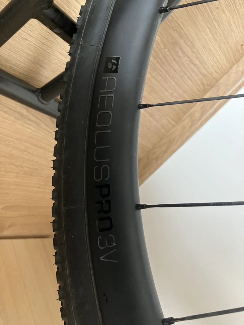 Pár kol Bontrager Aeolus Pro 3V TLR s náboji Rapid Drive 108