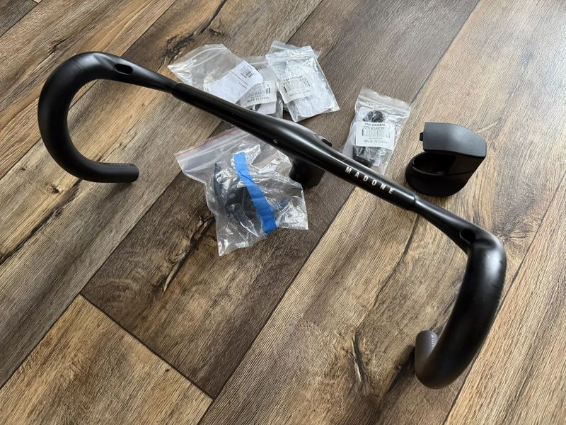 Kokpit na Trek Madone SLR Gen 7 370/400mm, představec 110mm