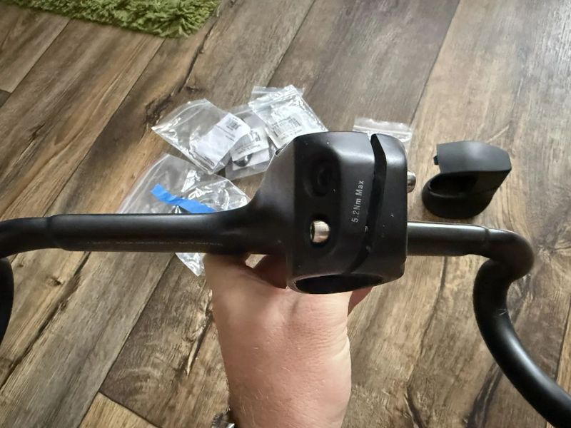 Kokpit na Trek Madone SLR Gen 7 370/400mm, představec 110mm