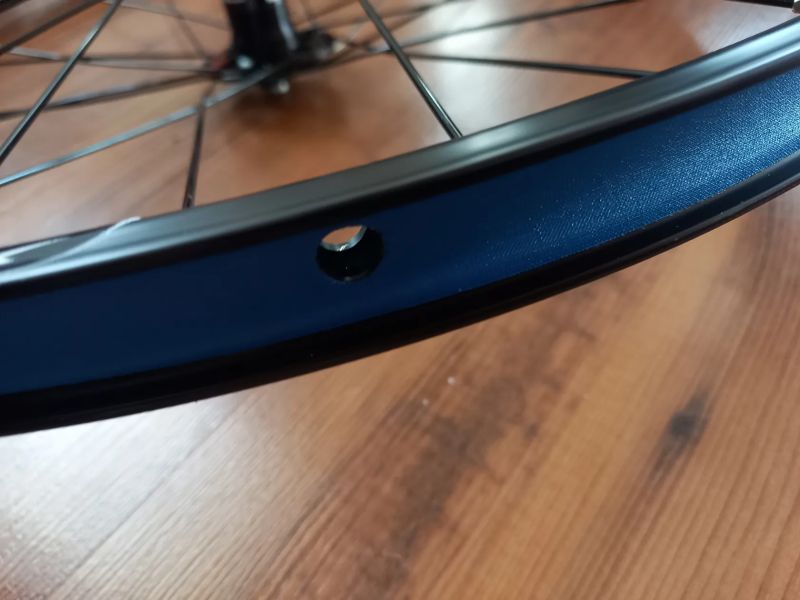 Zapletené přední kolo REMERX 24", disk - NOVÉ