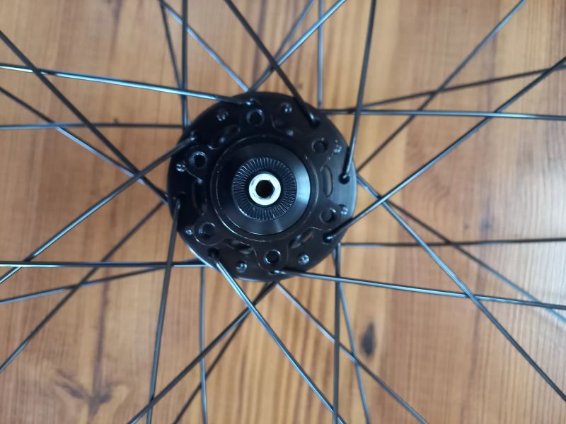 Zapletené přední kolo REMERX 24", disk - NOVÉ