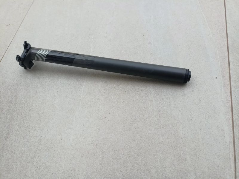 Sedlovka FSA SL-K 400mm, Carbonu, 20mm offset