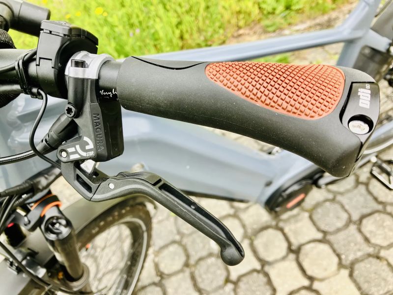 Unikátní custom stavba - terénní drtič, street fighter