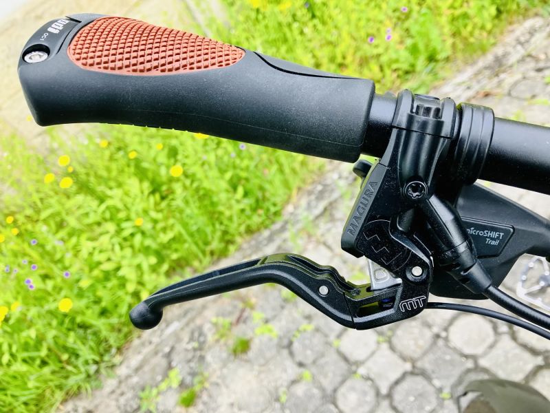 Unikátní custom stavba - terénní drtič, street fighter