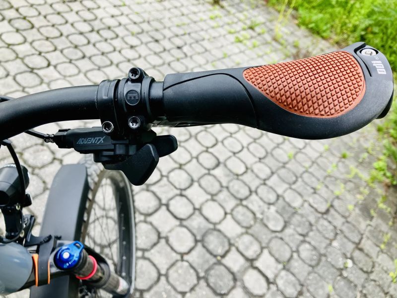 Unikátní custom stavba - terénní drtič, street fighter